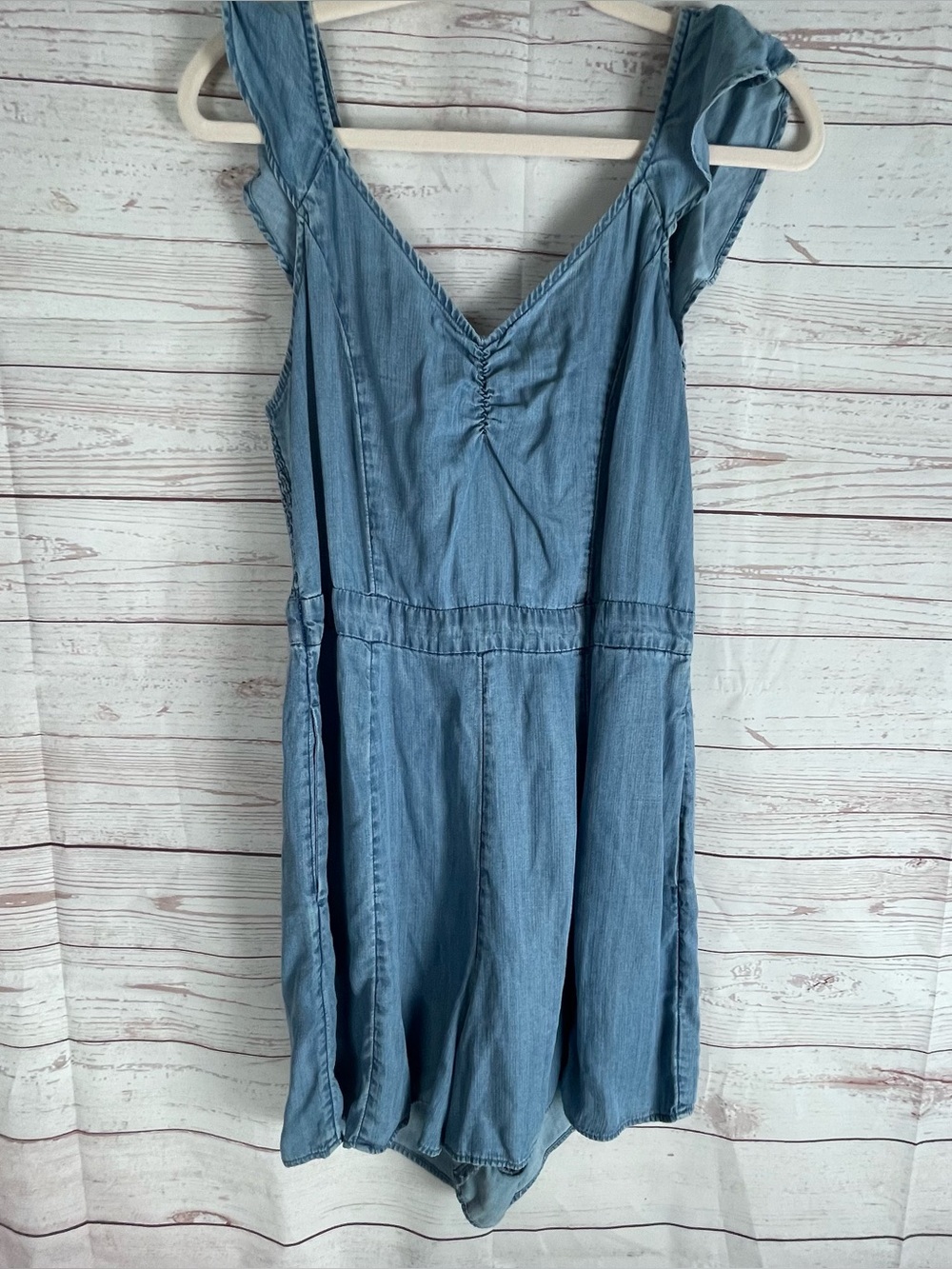 American Eagle light denim romper Sz L ruffled shoulder straps Smocked New Blue
